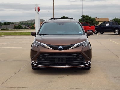 2023 Toyota Sienna XLE 8 Passenger