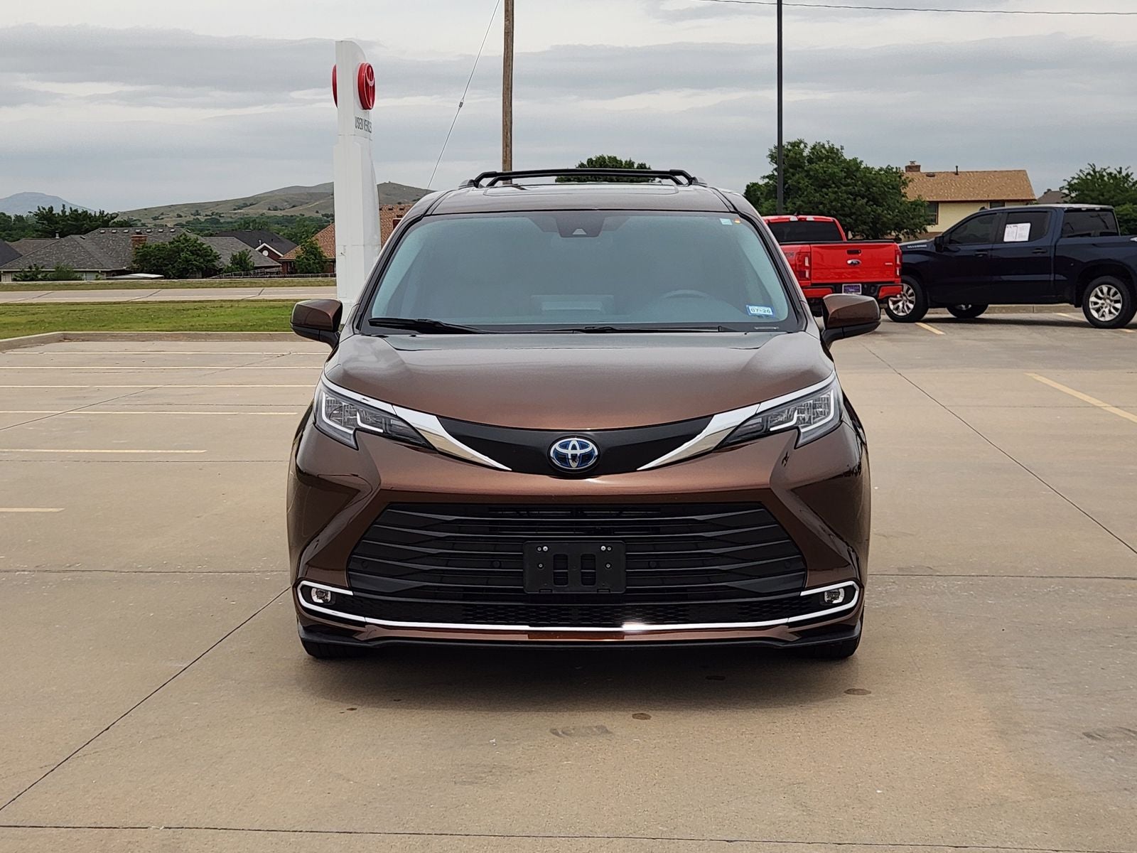 2023 Toyota Sienna XLE 8 Passenger
