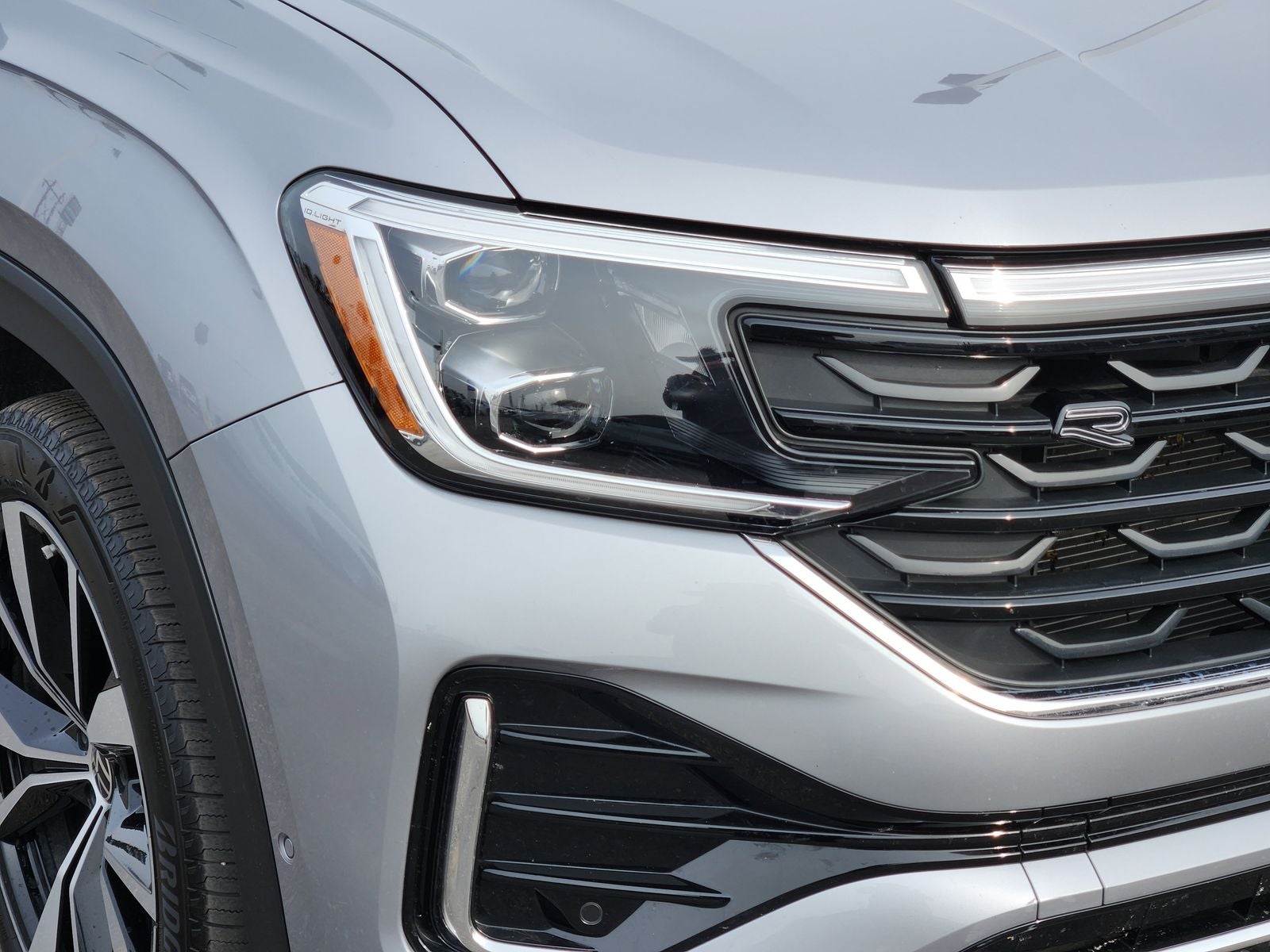 2025 Volkswagen Atlas 2.0T SEL Premium R-Line