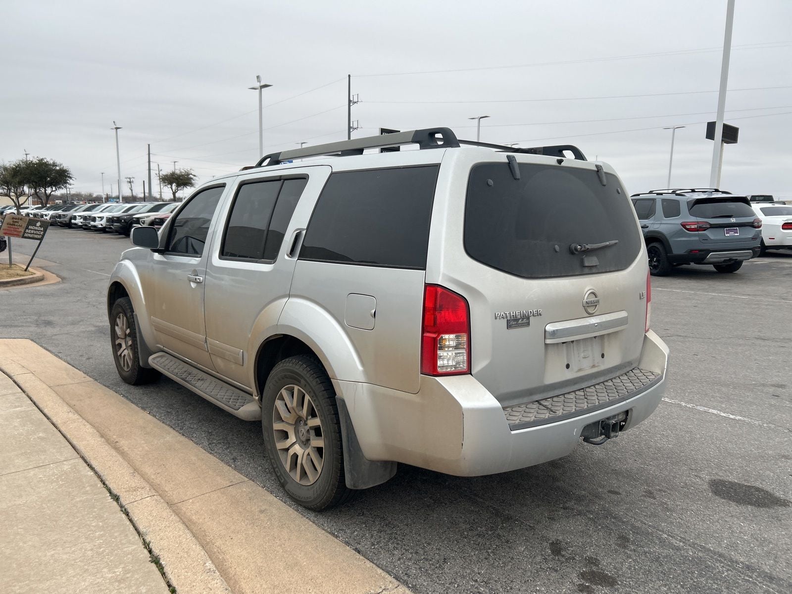 2010 Nissan Pathfinder LE