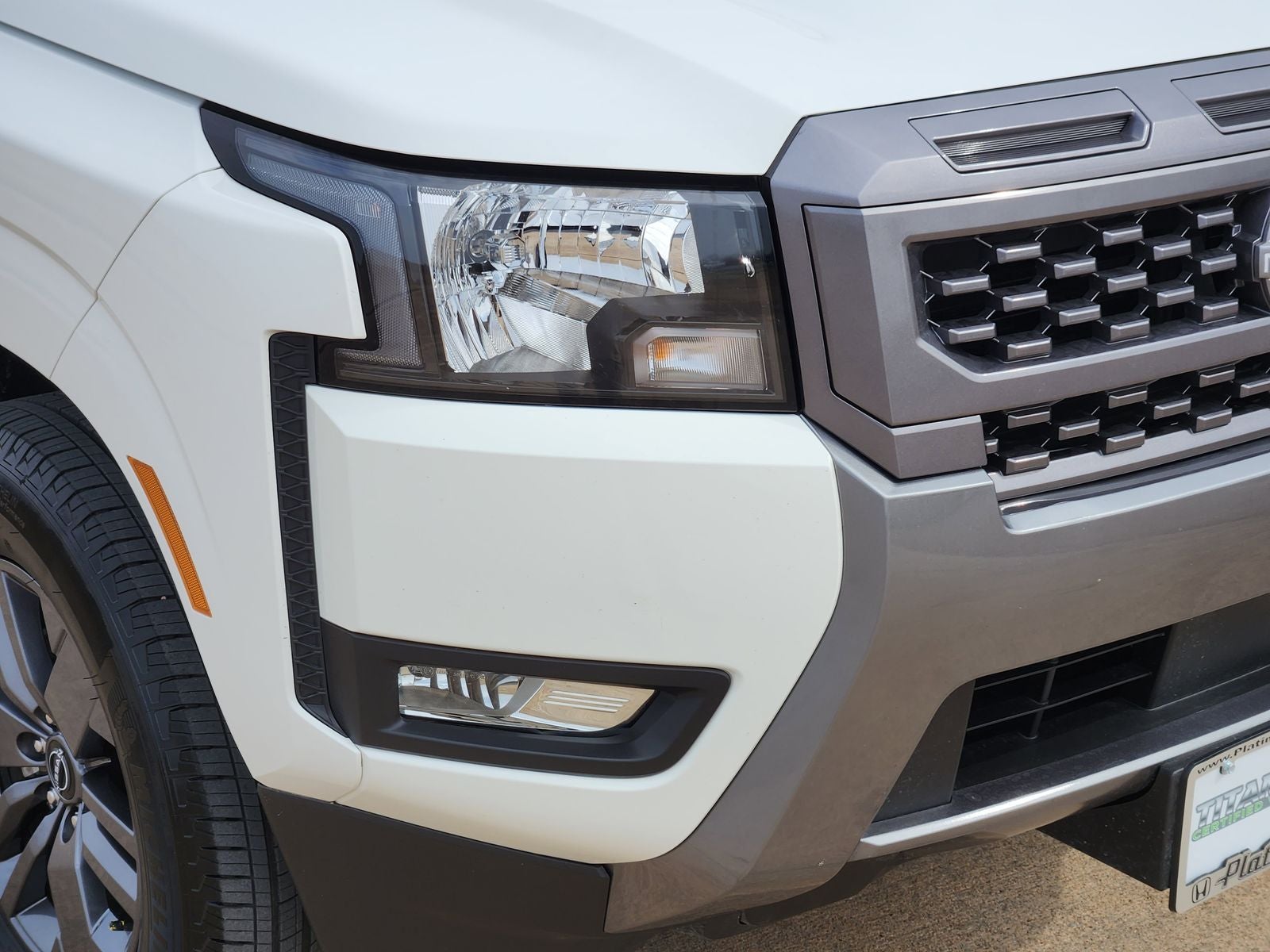 2025 Nissan Frontier SV