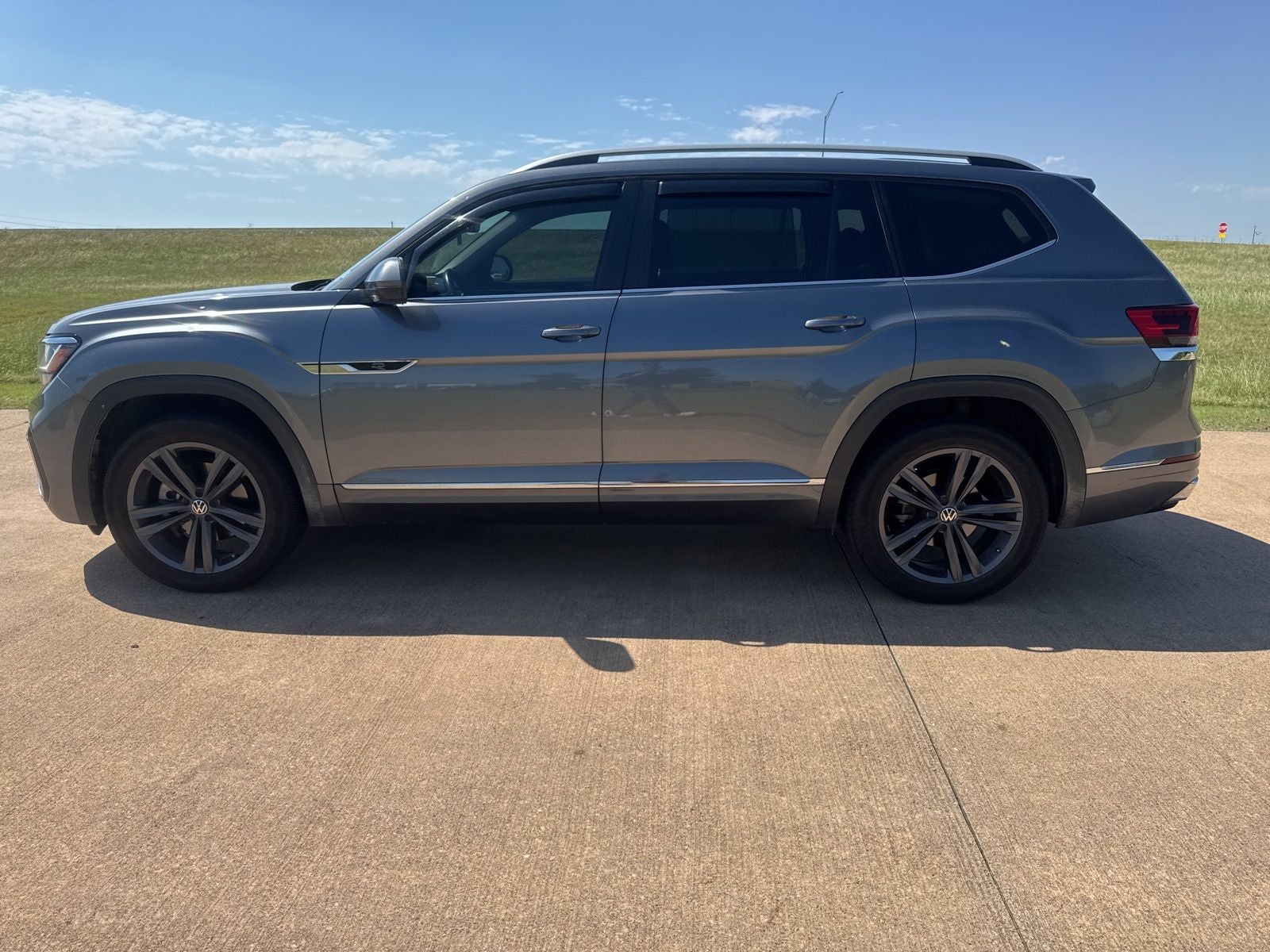 2022 Volkswagen Atlas 3.6L V6 SEL R-Line