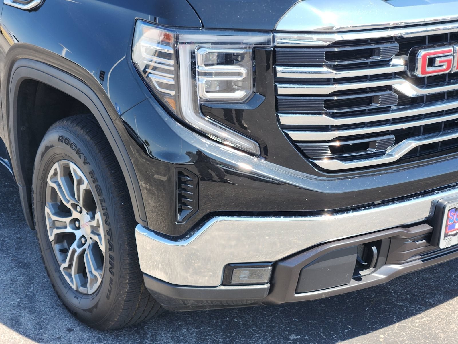 2025 GMC Sierra 1500 SLT