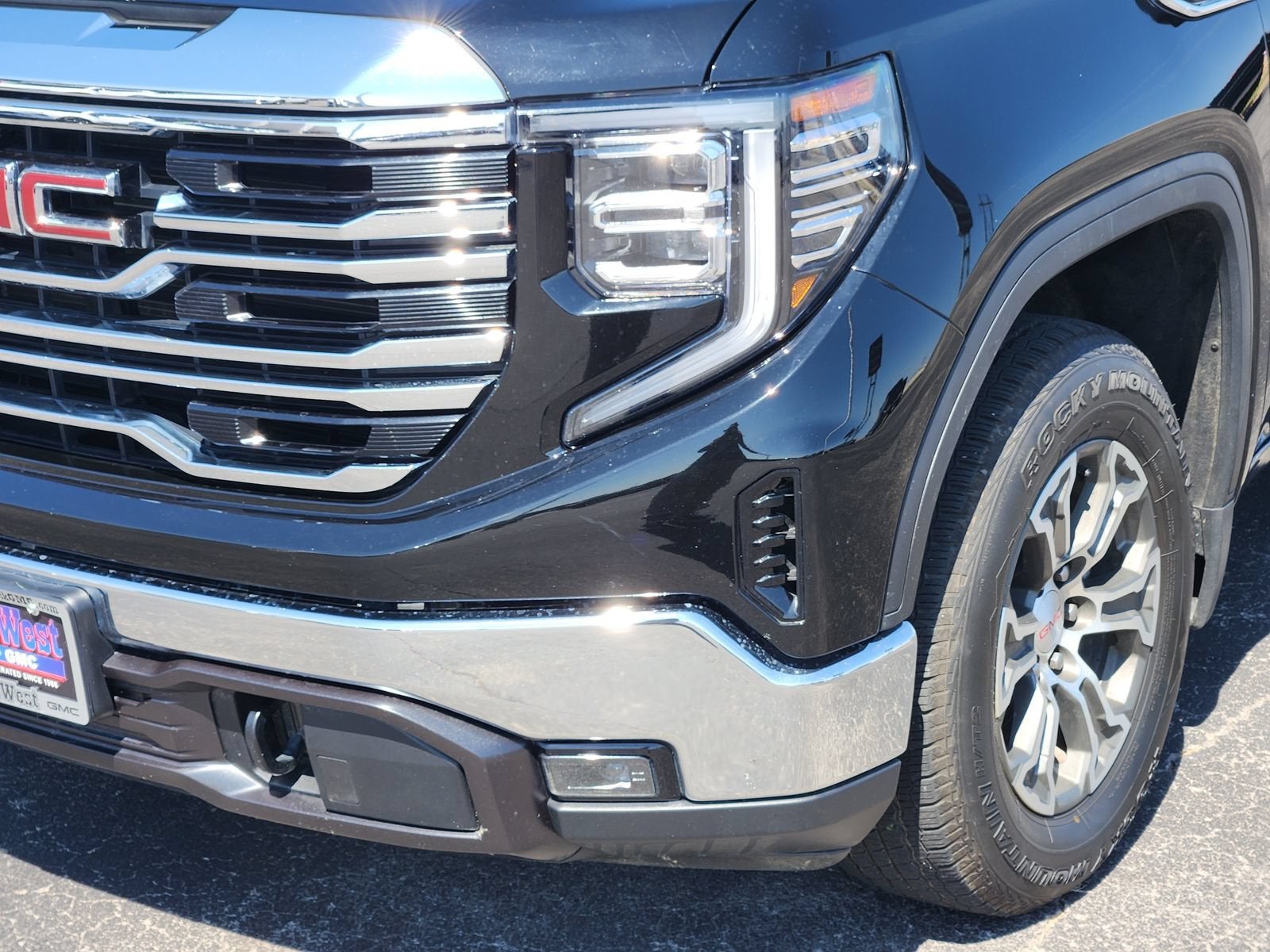 2025 GMC Sierra 1500 SLT