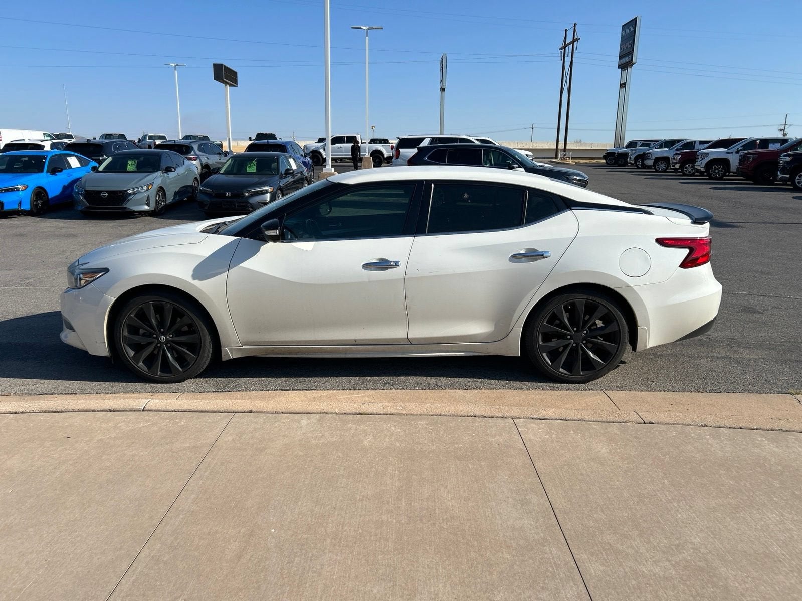 2017 Nissan Maxima SR