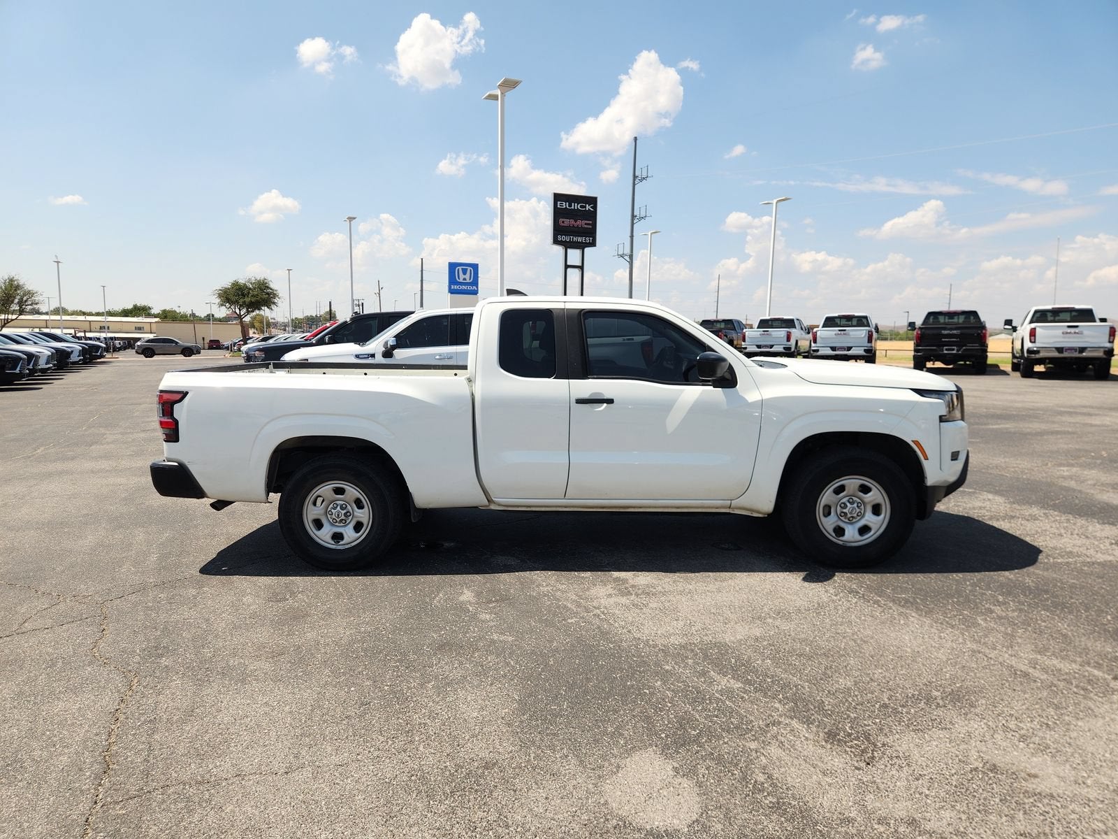 2022 Nissan Frontier S