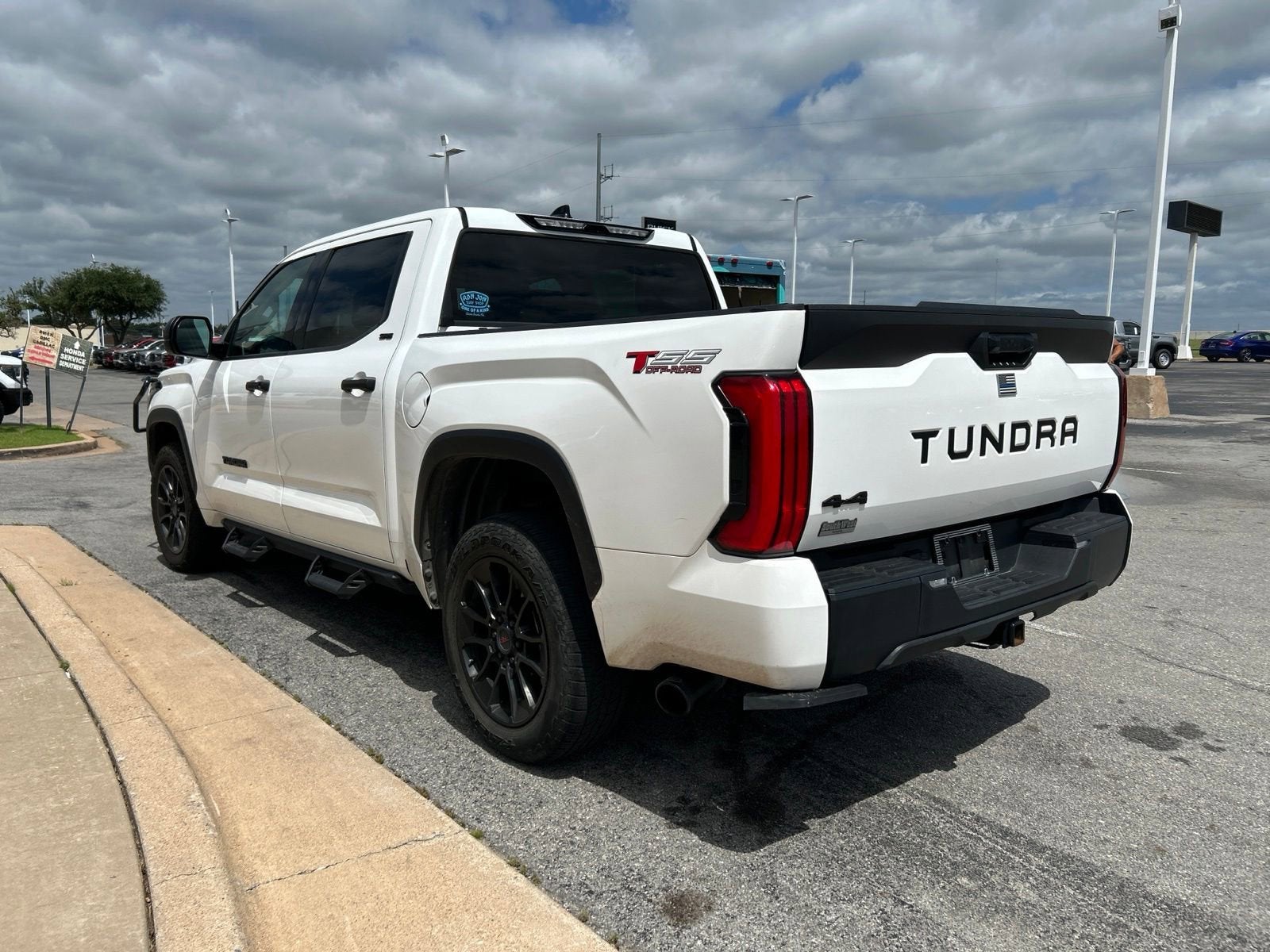 2023 Toyota Tundra 4WD SR5